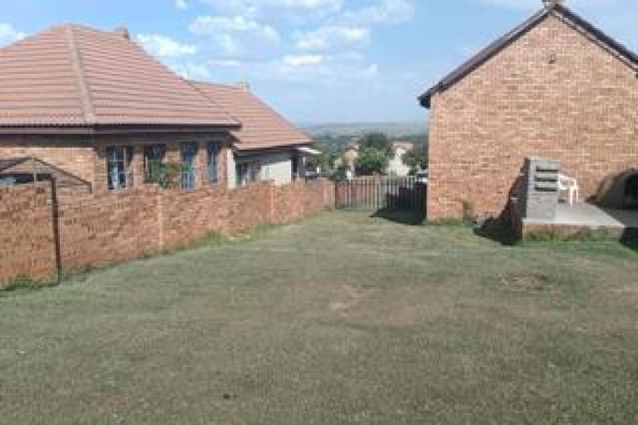 3 Bedroom House to Rent in Model Park-7