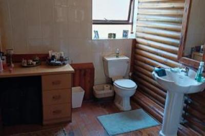 2 Bedroom Apartment / Flat to Rent in Dana Bay-11