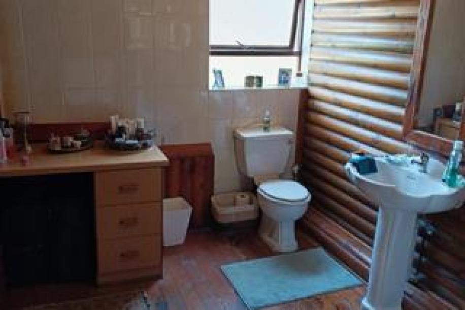 2 Bedroom Apartment / Flat to Rent in Dana Bay-11