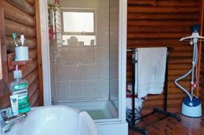 2 Bedroom Apartment / Flat to Rent in Dana Bay-12