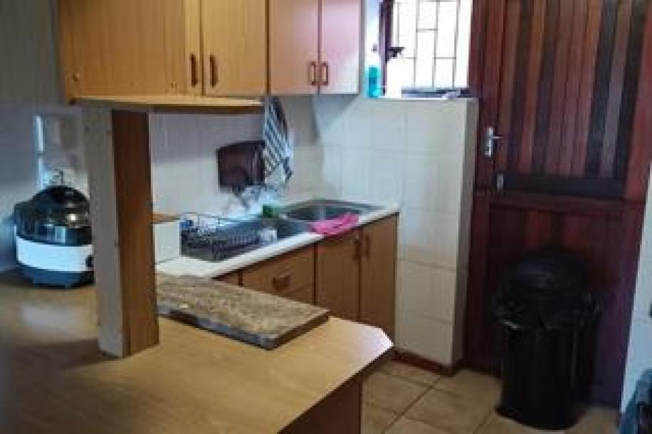 2 Bedroom Apartment / Flat to Rent in Dana Bay-6