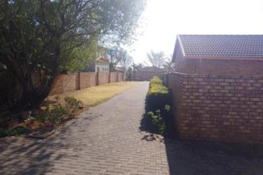 2 Bedroom Townhouse to Rent in Amberfield-13