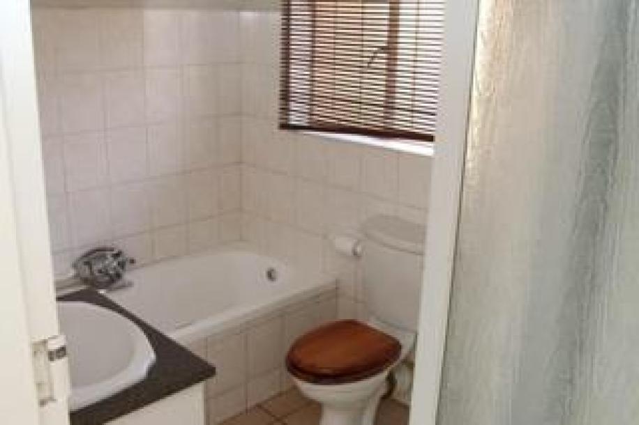 2 Bedroom Townhouse to Rent in Amberfield-6