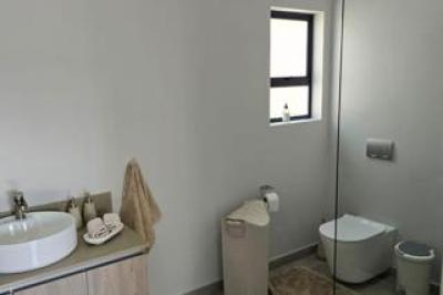 3 Bedroom Townhouse to Rent in Heron Banks Golf Estate-10
