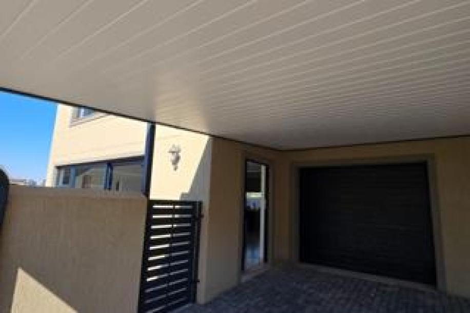 3 Bedroom Townhouse to Rent in Heron Banks Golf Estate-12