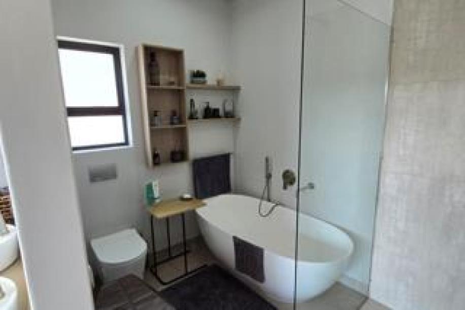 3 Bedroom Townhouse to Rent in Heron Banks Golf Estate-8