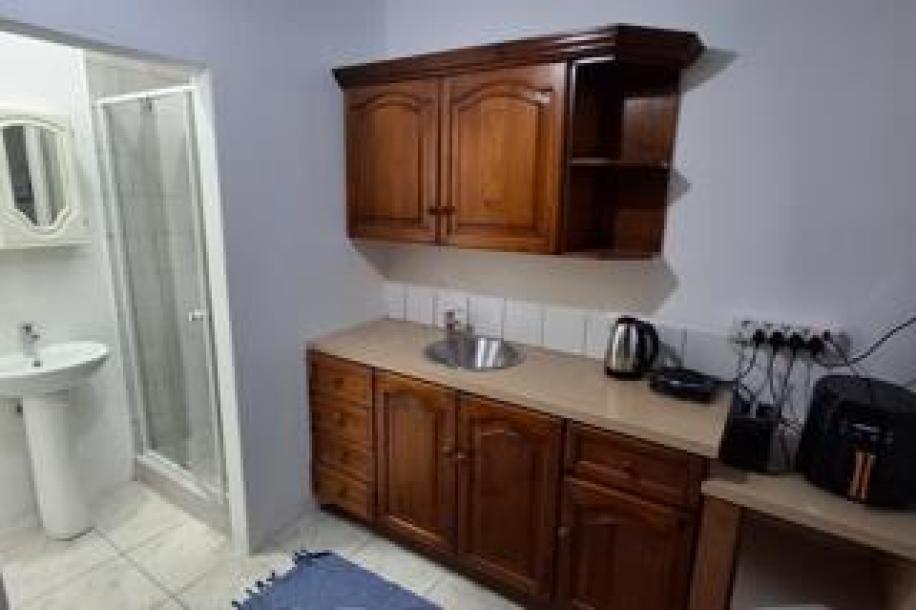 1 Bedroom Apartment / Flat to Rent in Humewood-1