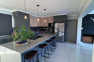 4 Bedroom House for Sale in Erasmus Park