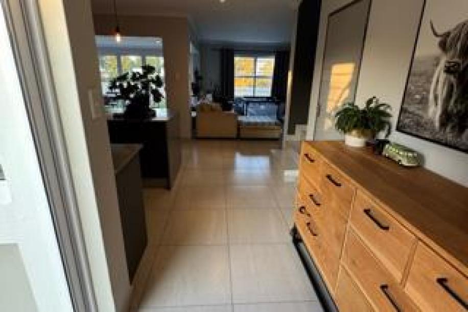 4 Bedroom House for Sale in Erasmus Park-5