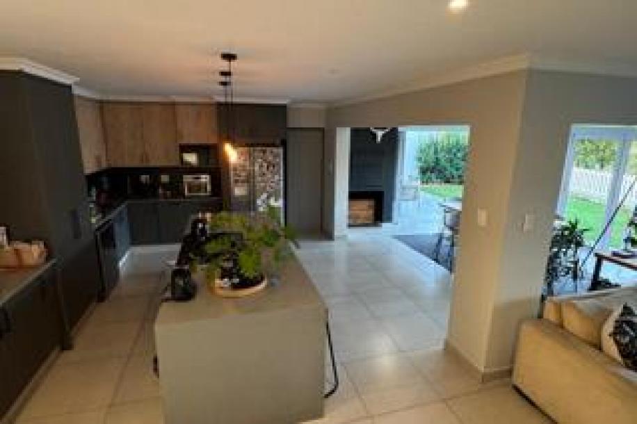 4 Bedroom House for Sale in Erasmus Park-6