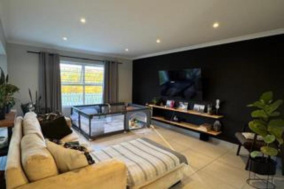 4 Bedroom House for Sale in Erasmus Park-7