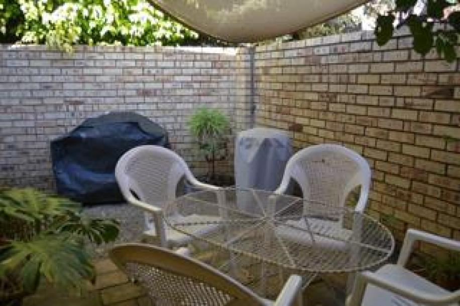 2 Bedroom Townhouse for Sale in Faerie Glen-10