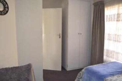 2 Bedroom Townhouse for Sale in Faerie Glen-14