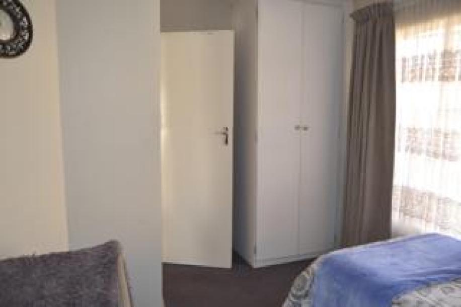 2 Bedroom Townhouse for Sale in Faerie Glen-14