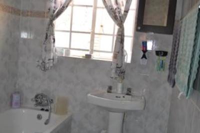 2 Bedroom Townhouse for Sale in Faerie Glen-16