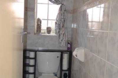 2 Bedroom Townhouse for Sale in Faerie Glen-18