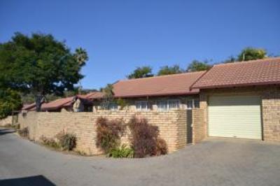 2 Bedroom Townhouse for Sale in Faerie Glen-2