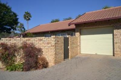 2 Bedroom Townhouse for Sale in Faerie Glen-20