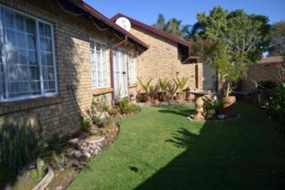 2 Bedroom Townhouse for Sale in Faerie Glen-3