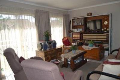 2 Bedroom Townhouse for Sale in Faerie Glen-4