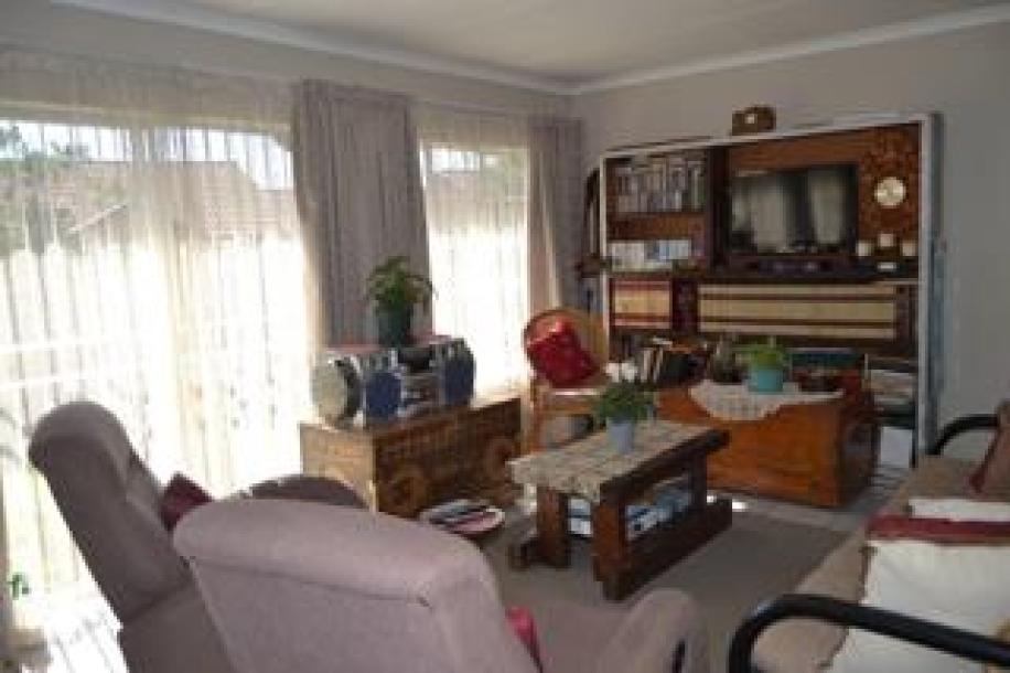 2 Bedroom Townhouse for Sale in Faerie Glen-4