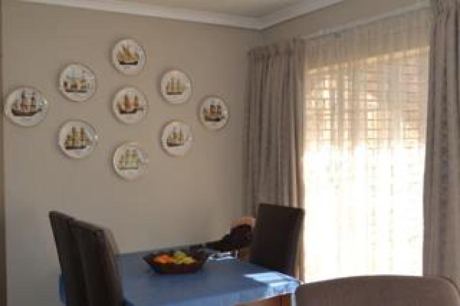 2 Bedroom Townhouse for Sale in Faerie Glen-5