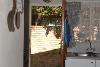 2 Bedroom Townhouse for Sale in Faerie Glen-9