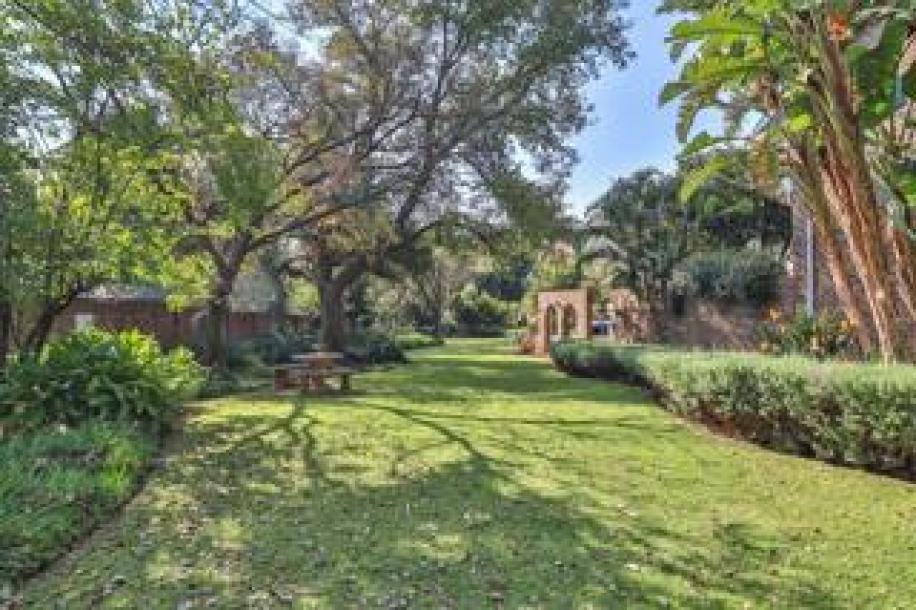 2 Bedroom Townhouse for Sale in Constantia Park-9