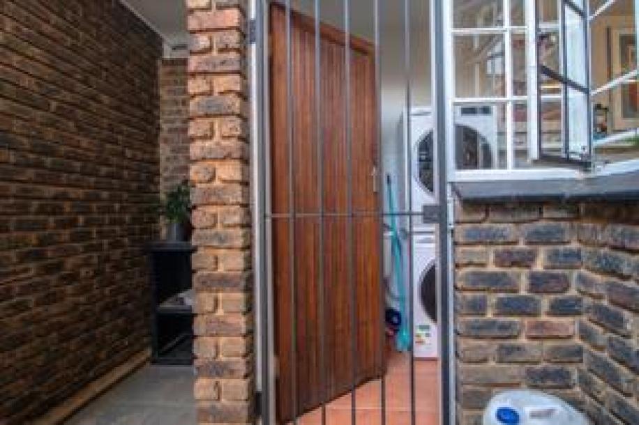 2 Bedroom Townhouse for Sale in Constantia Park-12