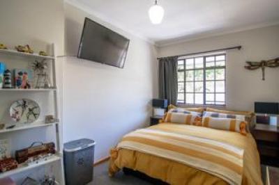 2 Bedroom Townhouse for Sale in Constantia Park-16