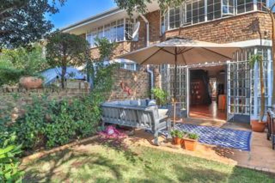 2 Bedroom Townhouse for Sale in Constantia Park-8