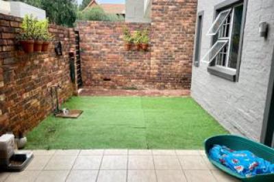 2 Bedroom Townhouse for Sale in Olympus Ah