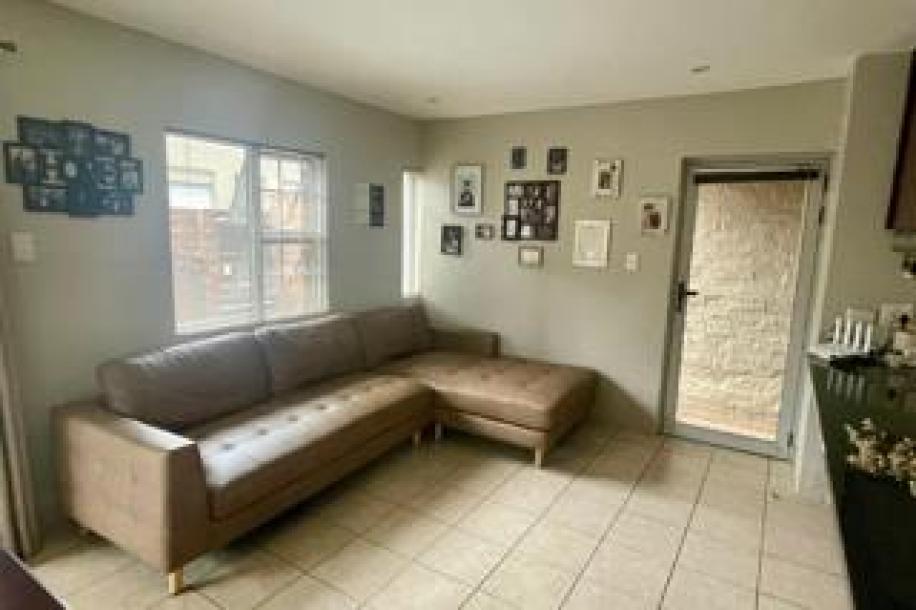 2 Bedroom Townhouse for Sale in Olympus Ah-9