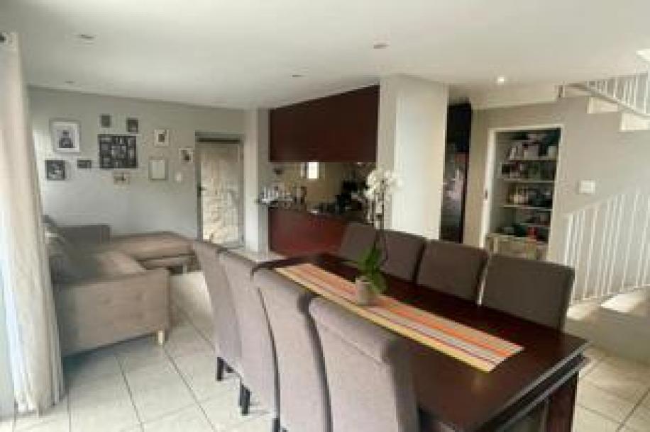 2 Bedroom Townhouse for Sale in Olympus Ah-10