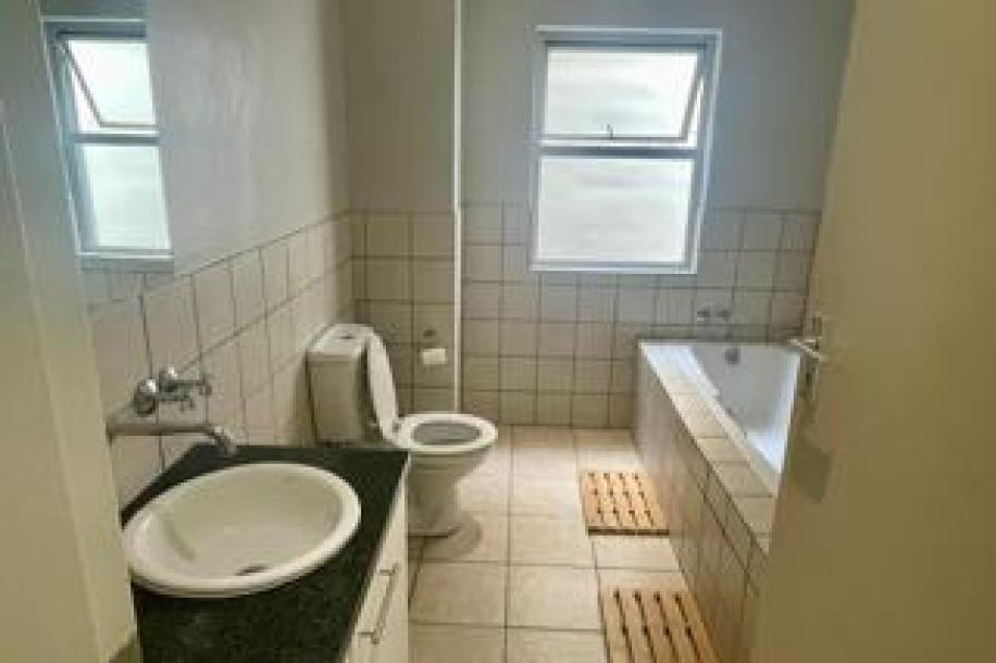 2 Bedroom Townhouse for Sale in Olympus Ah-12