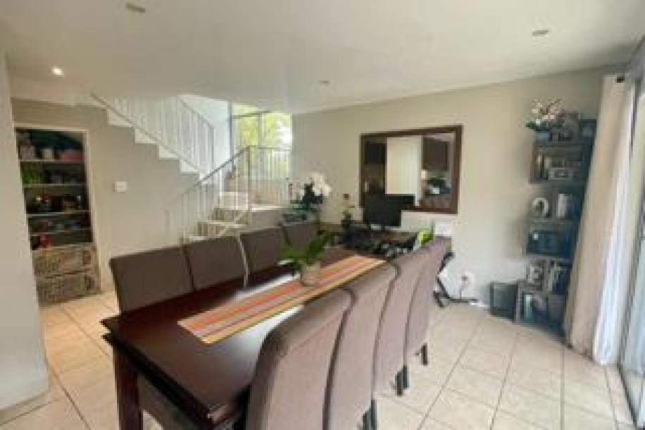 2 Bedroom Townhouse for Sale in Olympus Ah-8