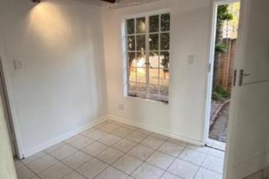 2 Bedroom Townhouse for Sale in Wapadrand-13