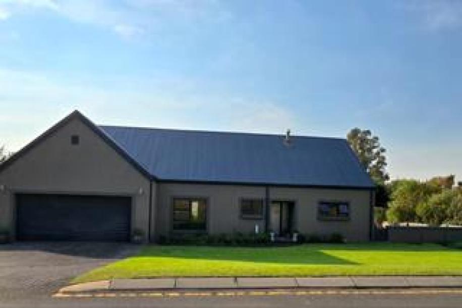 3 Bedroom House for Sale in Heron Banks Golf Estate-0