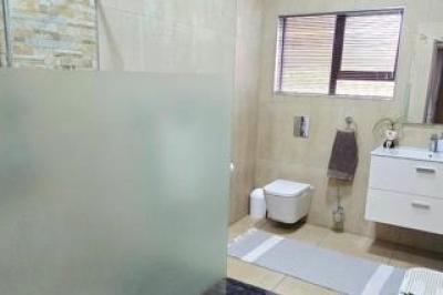 3 Bedroom House for Sale in Heron Banks Golf Estate-11