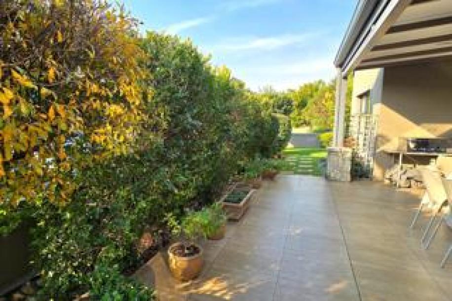 3 Bedroom House for Sale in Heron Banks Golf Estate-3