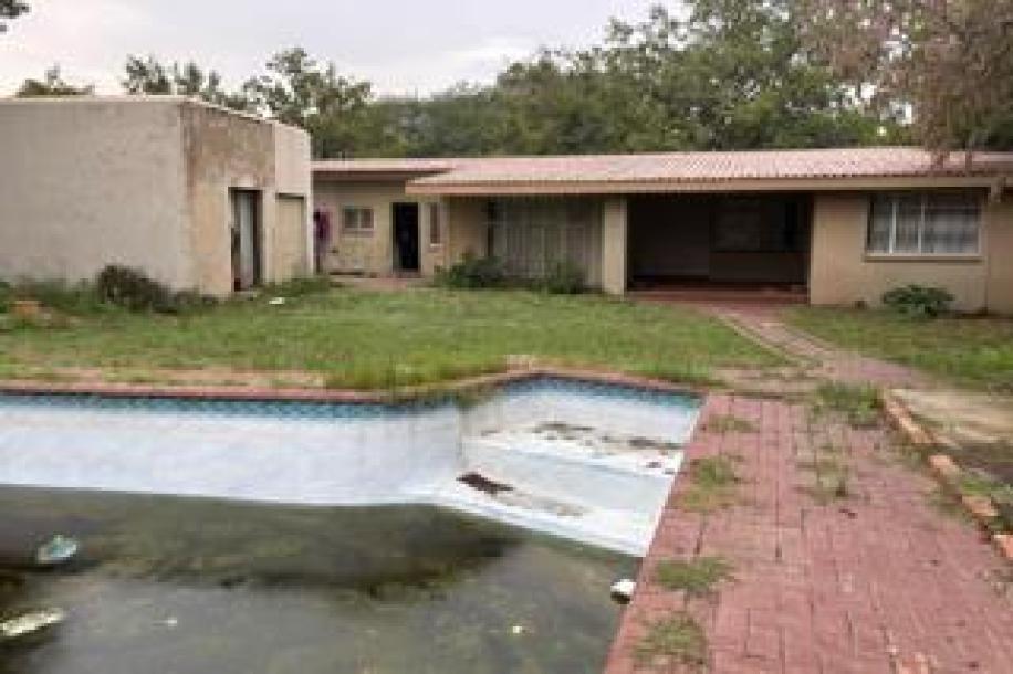 8 Bedroom House for Sale in Sasolburg Central-1