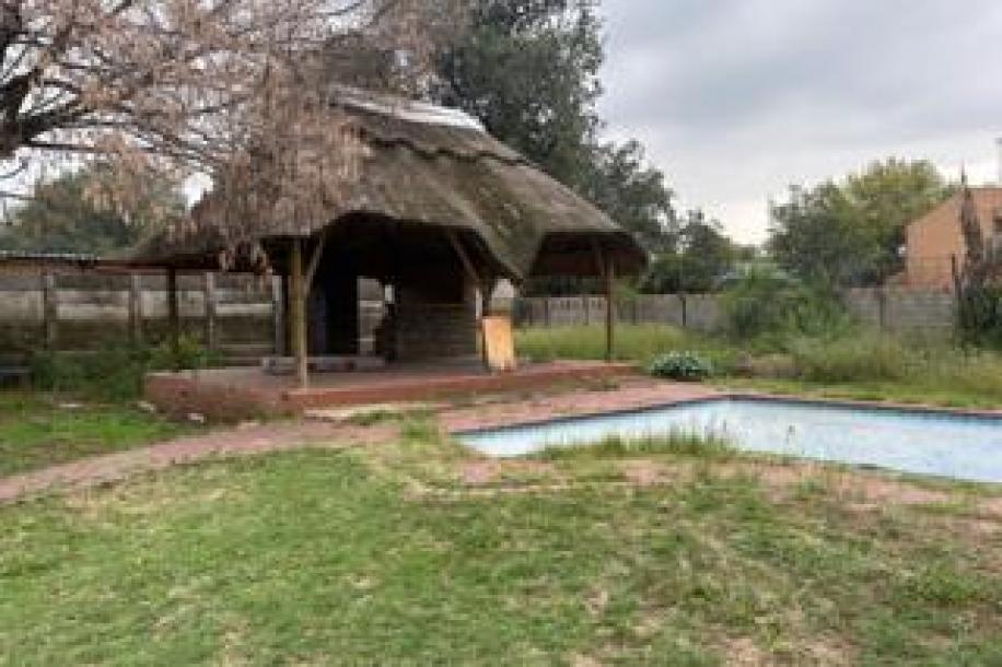 8 Bedroom House for Sale in Sasolburg Central-11