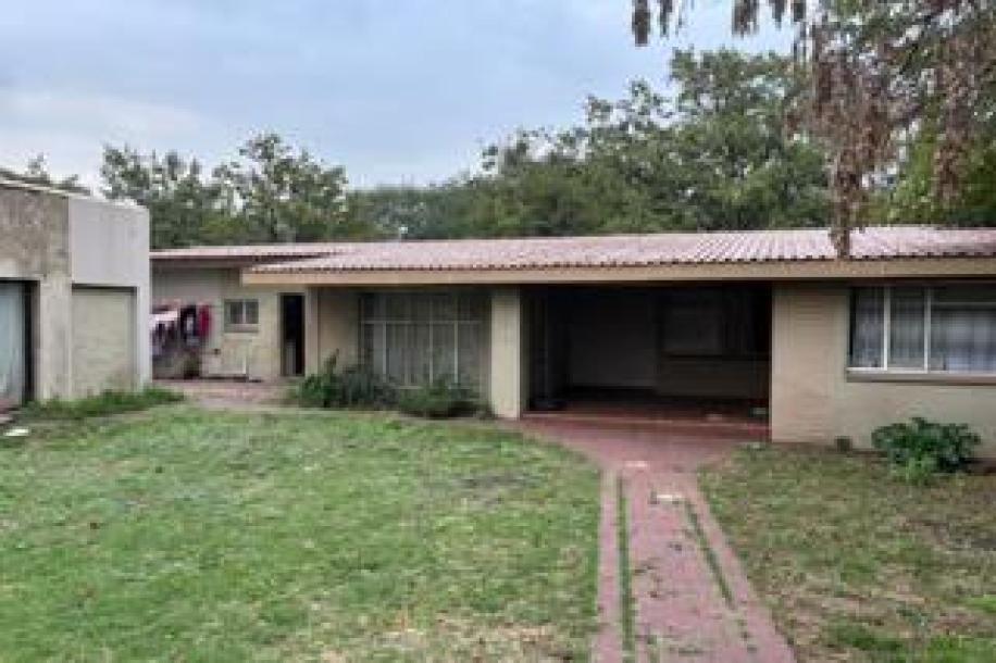 8 Bedroom House for Sale in Sasolburg Central-2