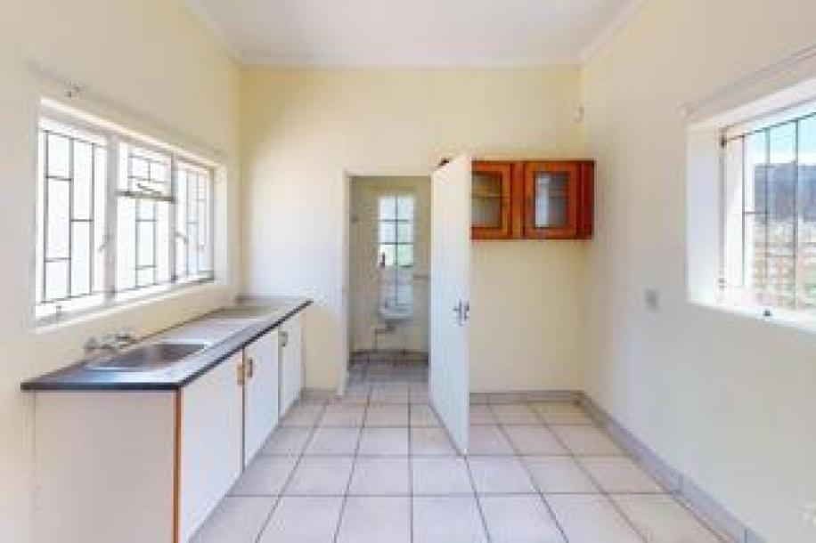 5 Bedroom House for Sale in Upington Central-0
