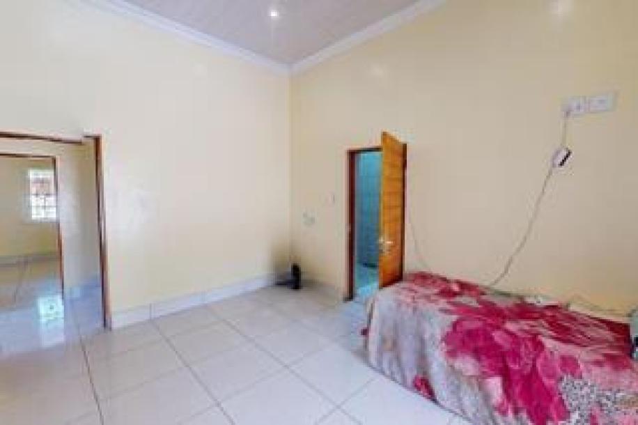 5 Bedroom House for Sale in Upington Central-10