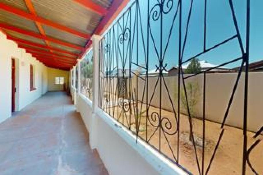 5 Bedroom House for Sale in Upington Central-15
