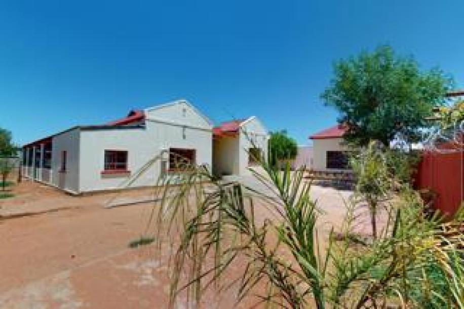 5 Bedroom House for Sale in Upington Central-16