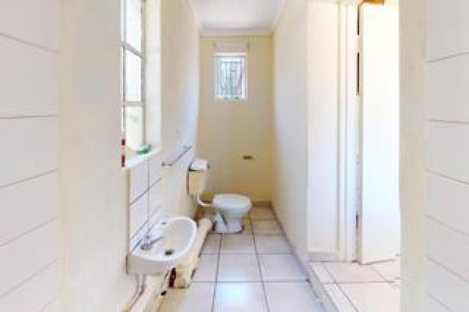 5 Bedroom House for Sale in Upington Central-2