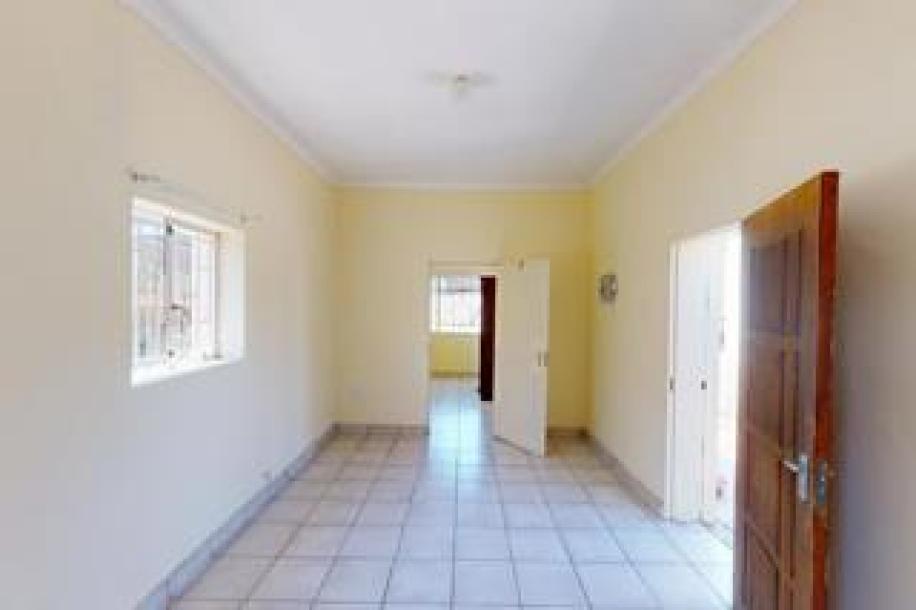 5 Bedroom House for Sale in Upington Central-4