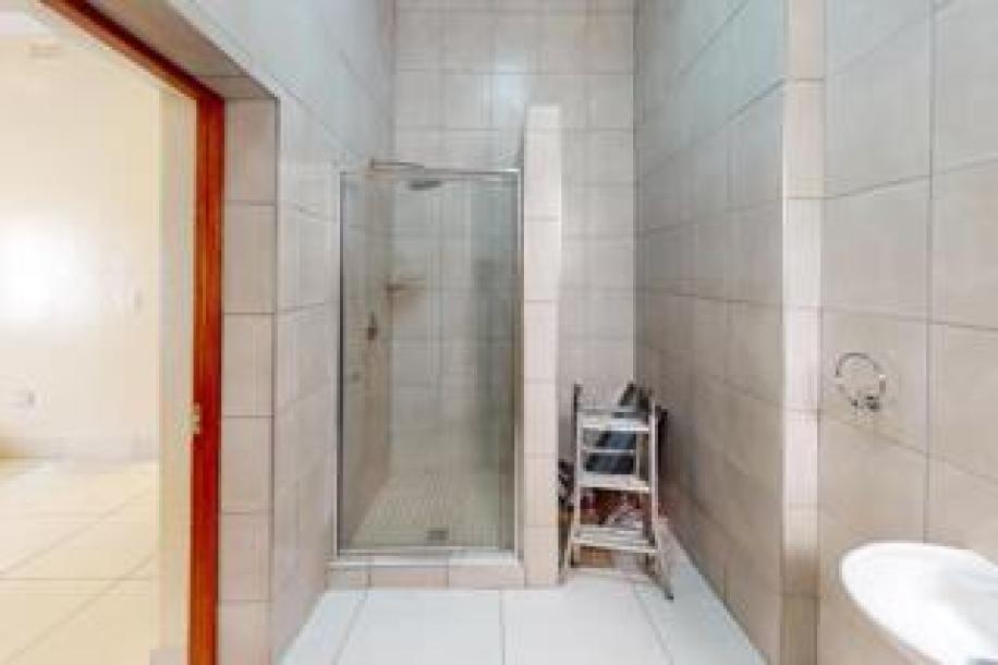 5 Bedroom House for Sale in Upington Central-6